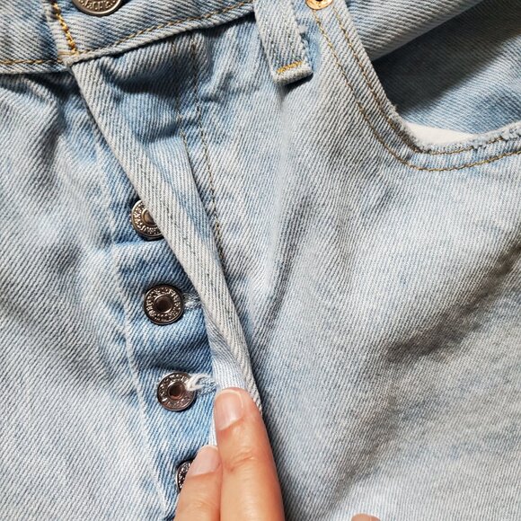 Levi’s 501 Light Wash Button Fly Skinny Distressed High Rise Jeans Size 31x30 - Picture 3 of 16